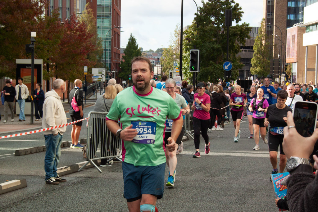 St-Luke's-Sheffield-10K-2025-Resized-093d531c36e-017a-43da-9a6d-79d13c2cf26c.jpg